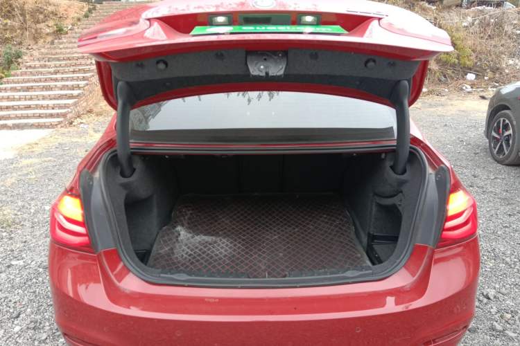 Used BMW 3 Series 2017 318i Fashion Model Trunk