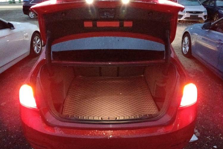 Used BMW 3 Series 2017 318i Fashion Model Trunk