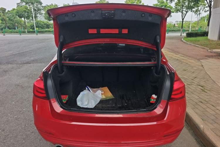 Used BMW 3 Series 2017 318i Fashion Model Trunk