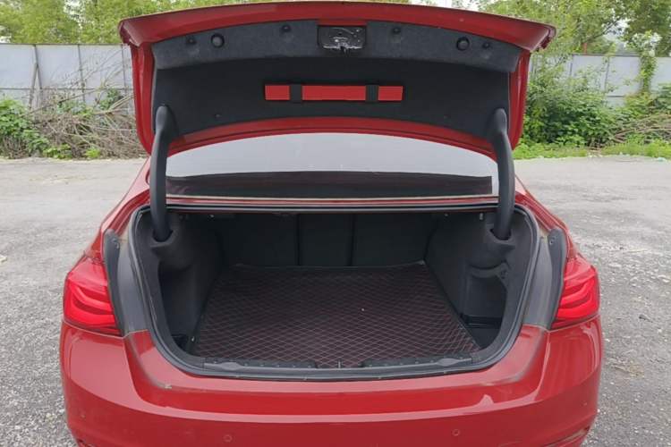 Used BMW 3 Series 2017 318i Fashion Model Trunk