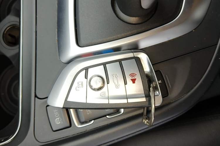 Used BMW 3 Series 2017 318i Fashion Model Vehicle Key