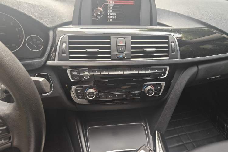 Used BMW 3 Series 2017 320Li Fashion Model Audio And AC Panel
