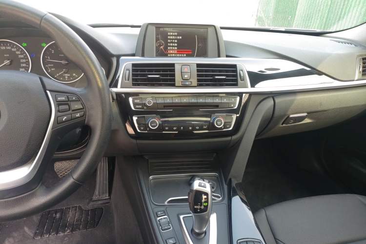 Used BMW 3 Series 2017 320Li Fashion Model Audio And AC Panel