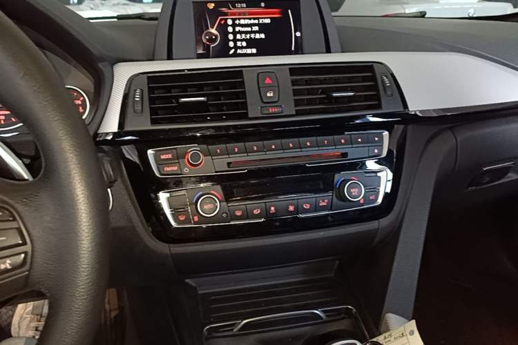 Used BMW 3 Series 2017 320i M Sport Audio And AC Panel
