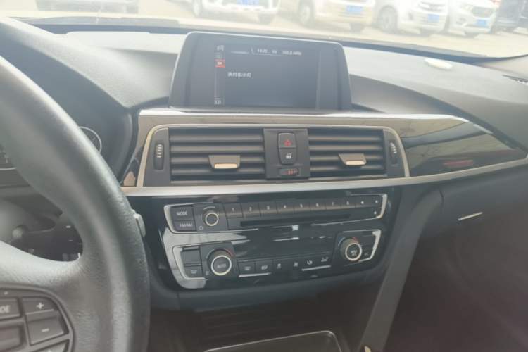 Used BMW 3 Series 2017 320Li Fashion Model Audio And AC Panel