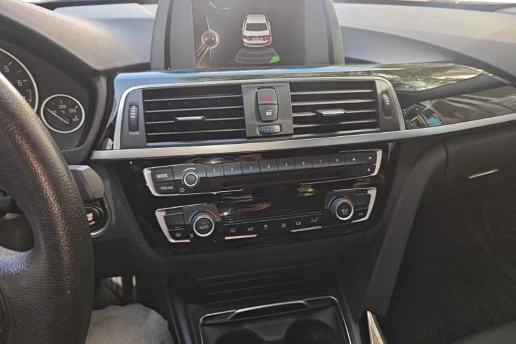 Used BMW 3 Series 2017 320Li Fashion Model Audio And AC Panel
