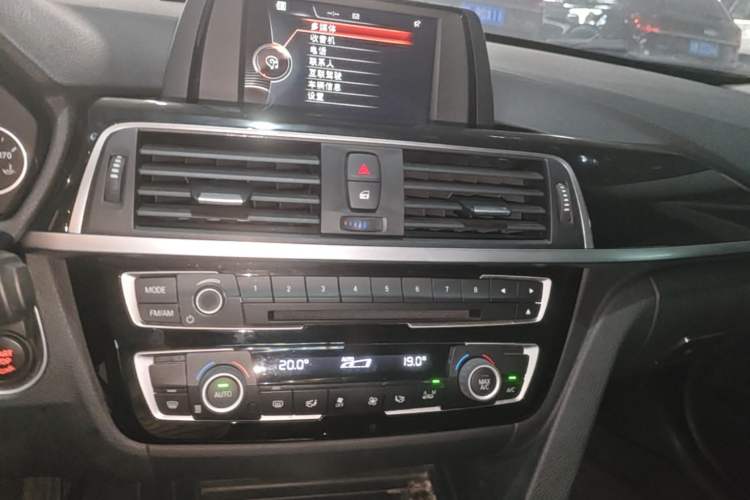Used BMW 3 Series 2017 320Li Fashion Model Audio And AC Panel