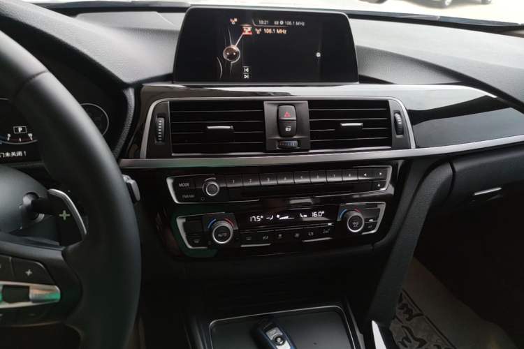 Used BMW 3 Series 2017 320Li M Sport Edition Audio And AC Panel