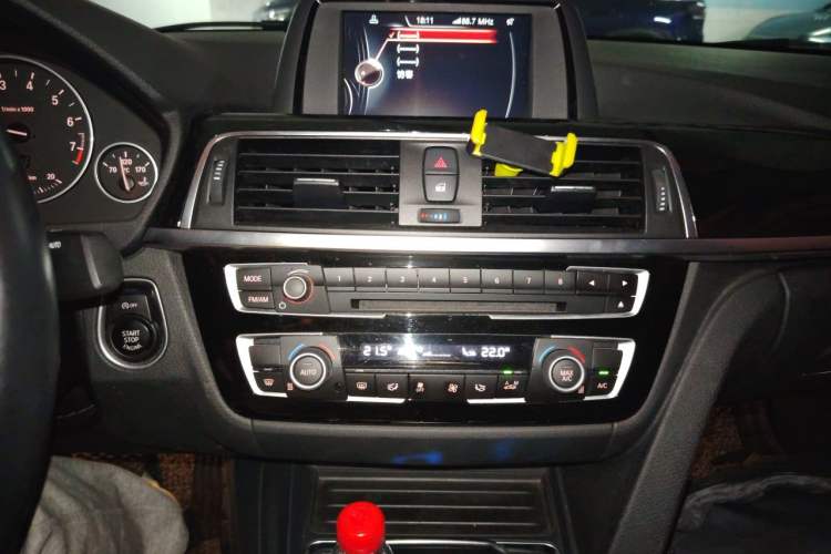 Used BMW 3 Series 2017 320Li Fashion Model Audio And AC Panel