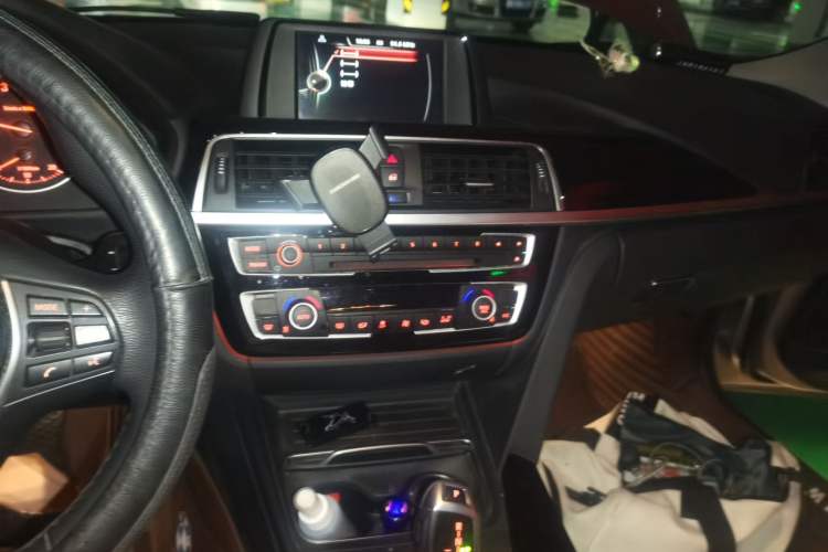 Used BMW 3 Series 2017 318Li Fashion Model Audio And AC Panel