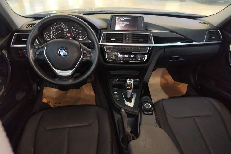 Used BMW 3 Series 2017 320Li Fashion Model Audio And AC Panel