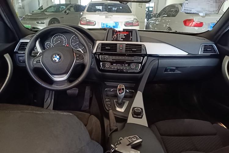 Used BMW 3 Series 2017 320i M Sport Center Console