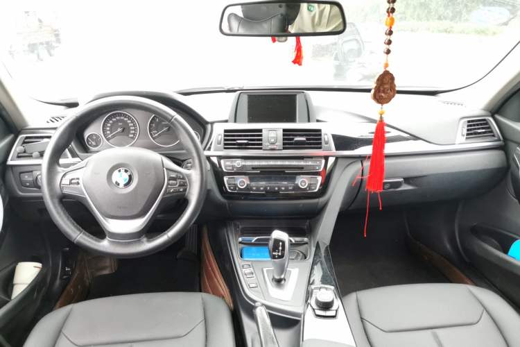Used BMW 3 Series 2017 320Li Fashion Model Center Console