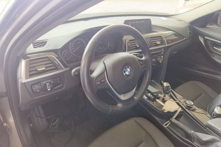 Used BMW 3 Series 2017 320Li Fashion Model Center Console