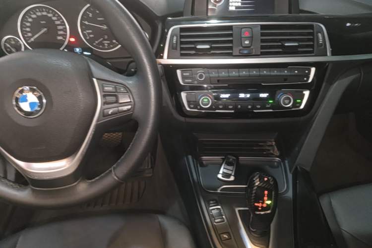 Used BMW 3 Series 2017 320Li Fashion Model Center Console