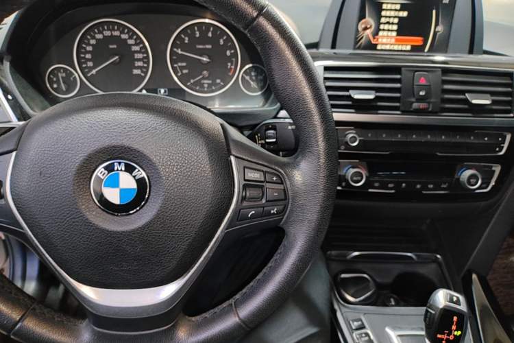 Used BMW 3 Series 2017 320Li Fashion Model Center Console