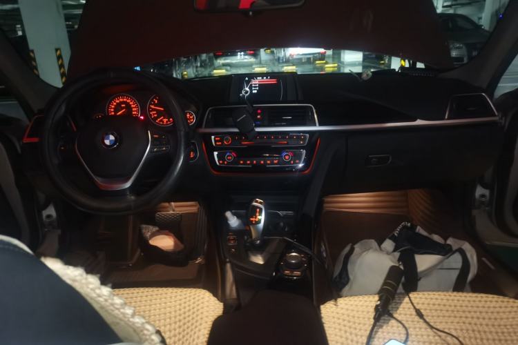 Used BMW 3 Series 2017 318Li Fashion Model Center Console