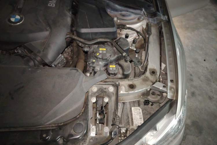 Used BMW 3 Series 2017 320Li Fashion Model Engine Bay Left