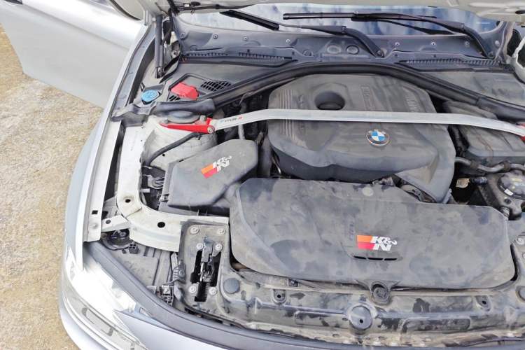 Used BMW 3 Series 2017 320i M Sport Engine Bay Right