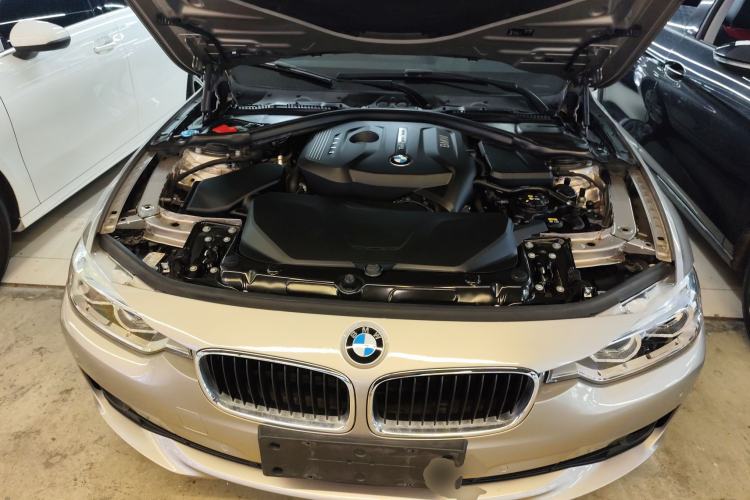 Used BMW 3 Series 2017 320Li Fashion Model Engine Bay