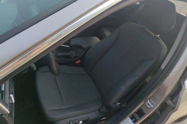 Used BMW 3 Series 2017 320Li Fashion Model Left Front Seat