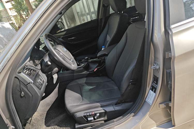 Used BMW 3 Series 2017 320Li Fashion Model Left Front Seat