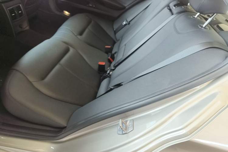 Used BMW 3 Series 2017 320Li Fashion Model Left Rear Seat