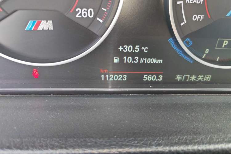 Used BMW 3 Series 2017 320i M Sport Odometer Close Up