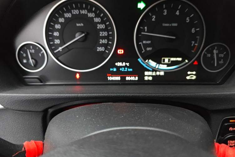 Used BMW 3 Series 2017 320Li Fashion Model Odometer Close Up