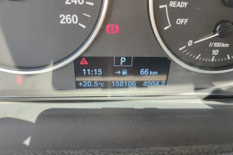 Used BMW 3 Series 2017 320Li Fashion Model Odometer Close Up