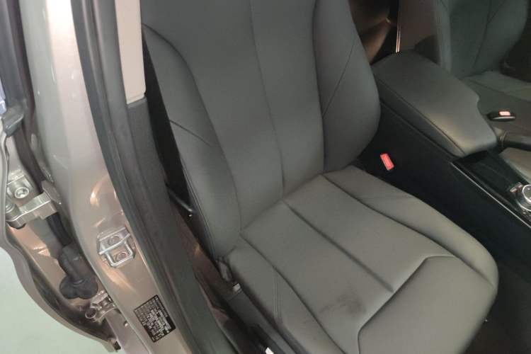 Used BMW 3 Series 2017 320Li Fashion Model Right Front Seat