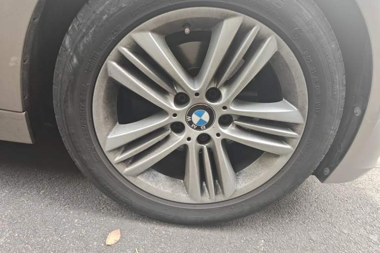 Used BMW 3 Series 2017 320Li Fashion Model Right Front Wheel Hub
