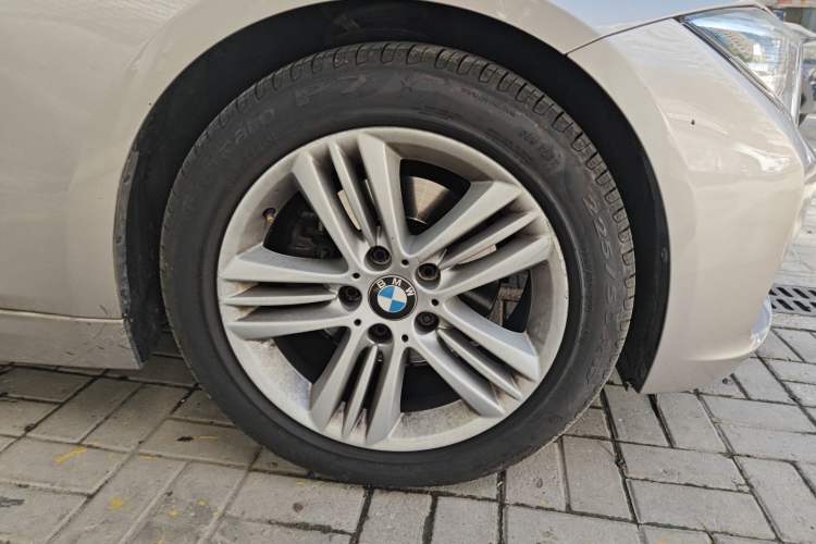 Used BMW 3 Series 2017 320Li Fashion Model Right Front Wheel Hub