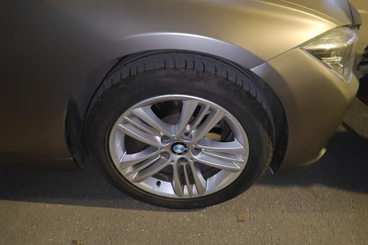 Used BMW 3 Series 2017 320Li Fashion Model Right Front Wheel Hub