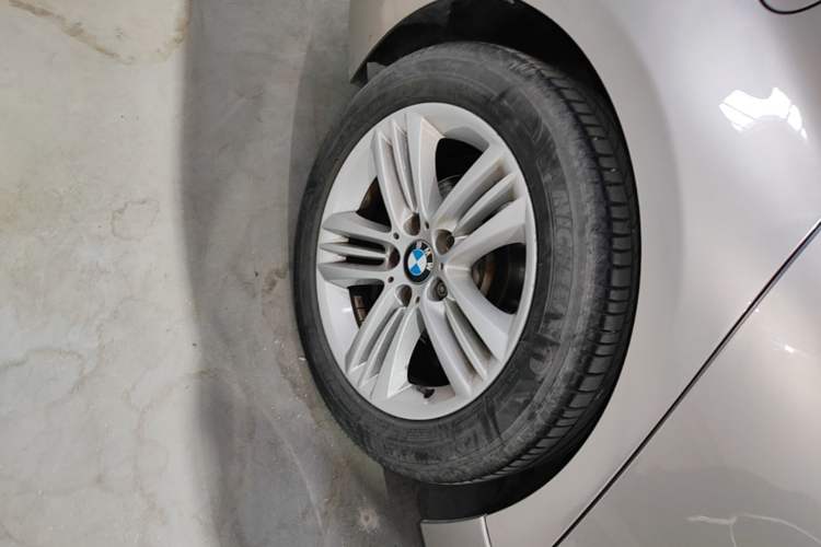 Used BMW 3 Series 2017 320Li Fashion Model Right Rear Wheel Hub