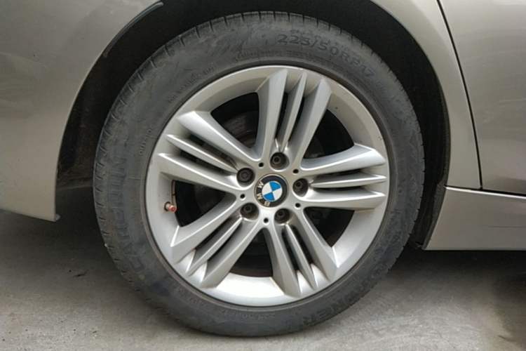 Used BMW 3 Series 2017 320Li Fashion Model Right Rear Wheel Hub