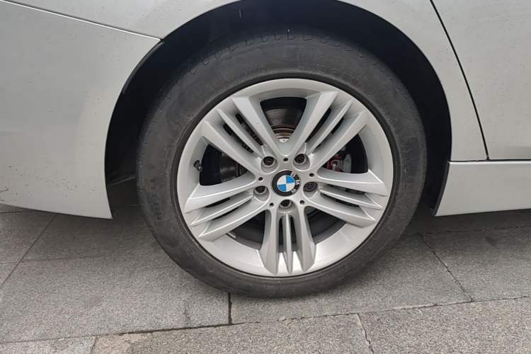 Used BMW 3 Series 2017 320Li xDrive Fashion Model Right Rear Wheel Hub