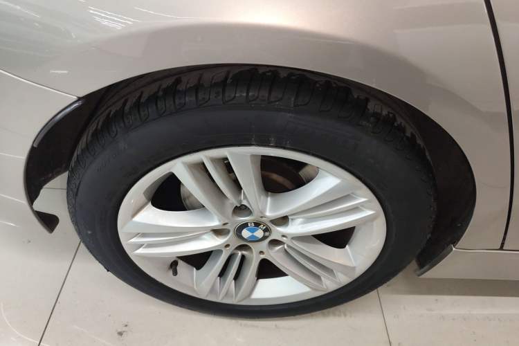 Used BMW 3 Series 2017 320Li Fashion Model Right Rear Wheel Hub