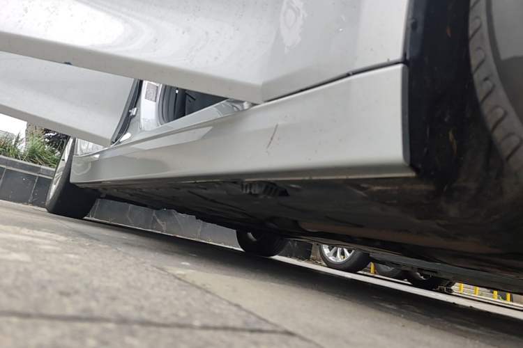 Used BMW 3 Series 2017 320Li xDrive Fashion Model Right Side Sill