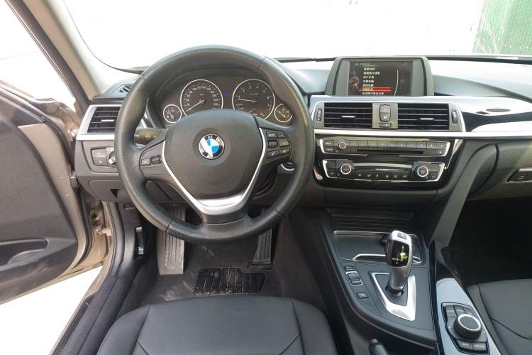 Used BMW 3 Series 2017 320Li Fashion Model Steering Wheel