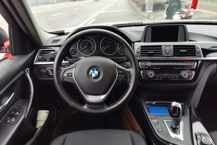 Used BMW 3 Series 2017 320Li Fashion Model Steering Wheel