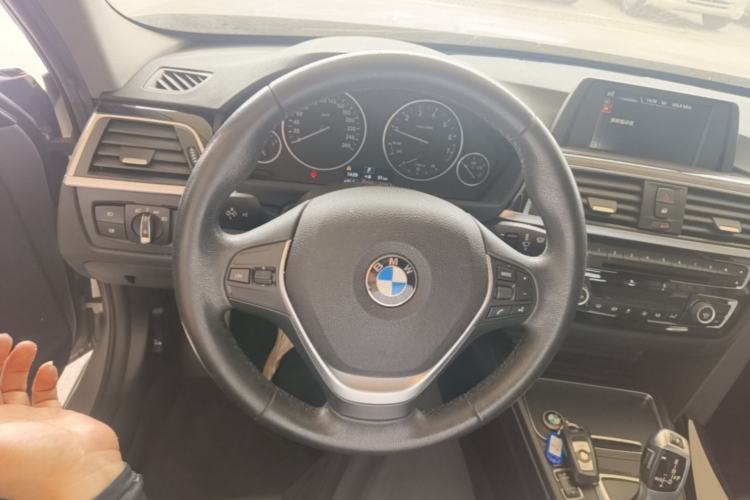 Used BMW 3 Series 2017 320Li Fashion Model Steering Wheel
