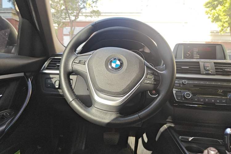 Used BMW 3 Series 2017 320Li Fashion Model Steering Wheel