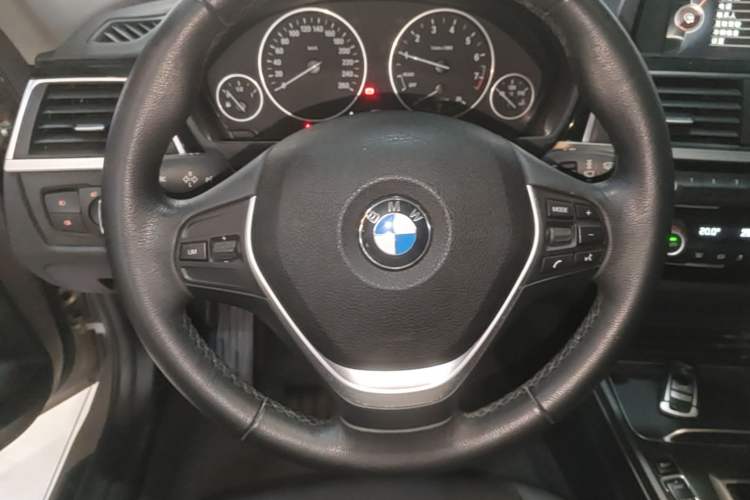 Used BMW 3 Series 2017 320Li Fashion Model Steering Wheel
