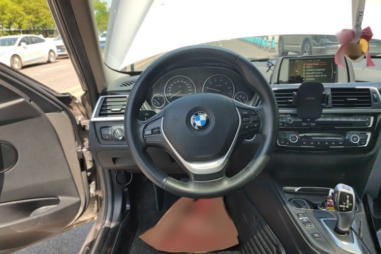 Used BMW 3 Series 2017 320Li Fashion Model Steering Wheel