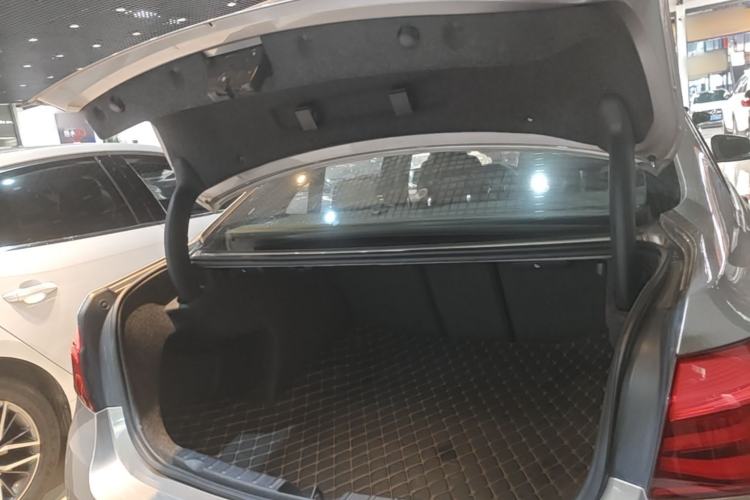 Used BMW 3 Series 2017 320Li Fashion Model Trunk