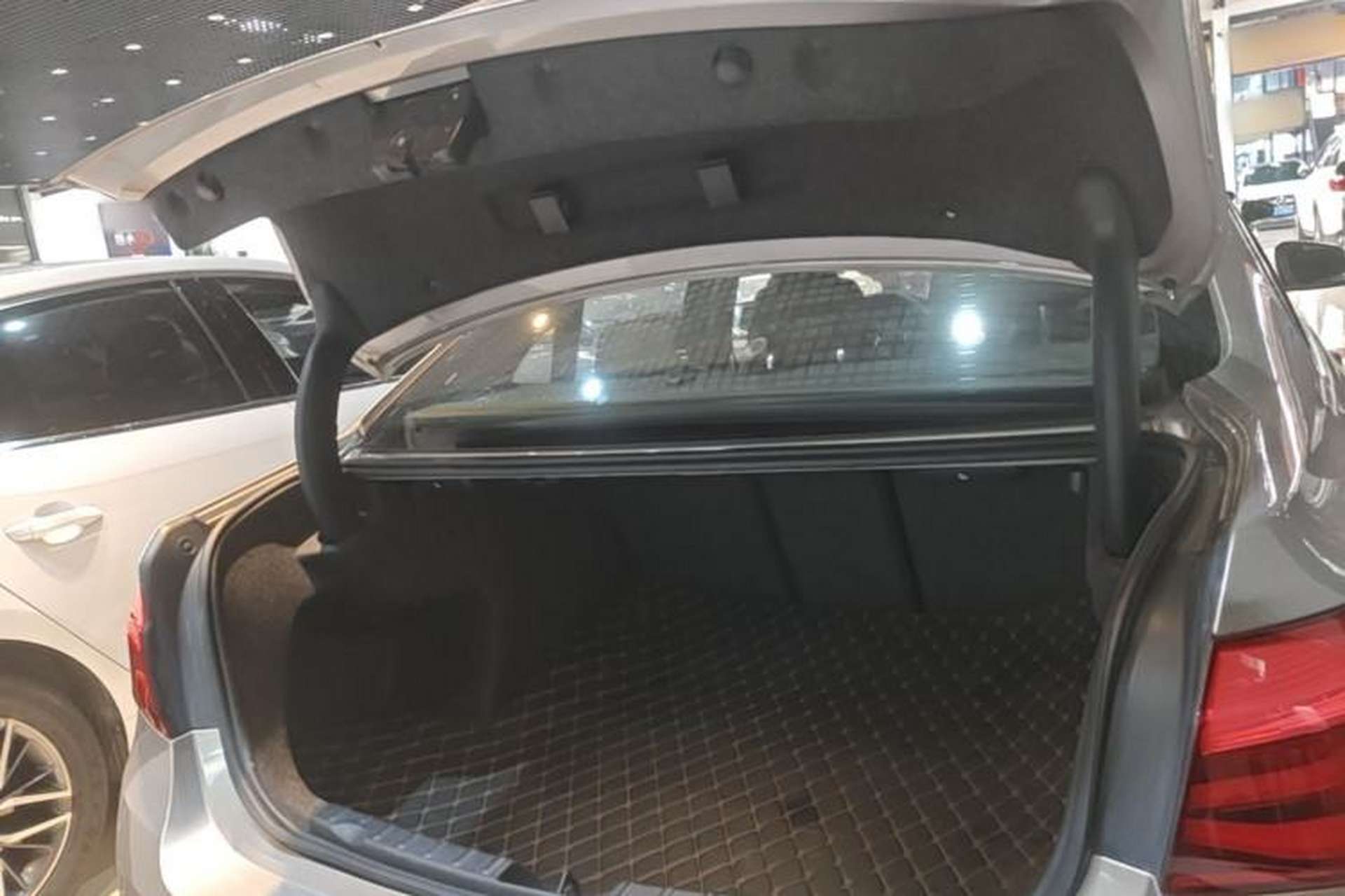 Used BMW 3 Series 2017 320Li Fashion Model Trunk