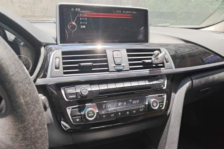 Used BMW 3 Series 2017 320Li Fashion Model Audio And AC Panel