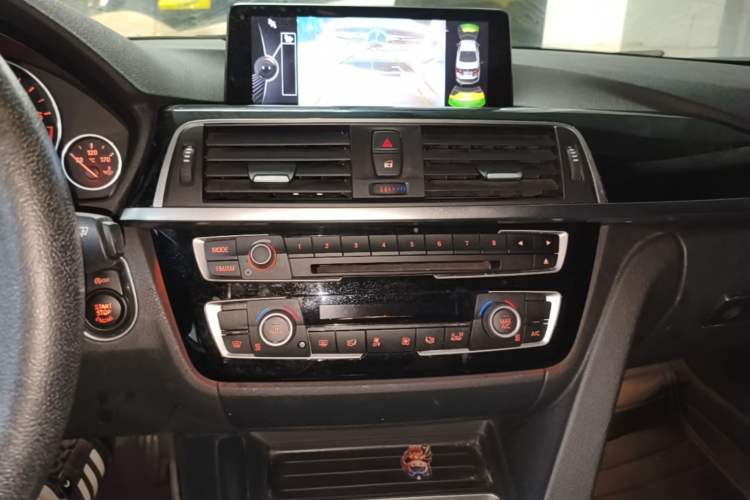 Used BMW 3 Series 2017 318Li Fashion Model Audio And AC Panel