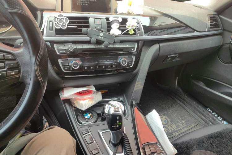 Used BMW 3 Series 2017 320Li Fashion Model Audio And AC Panel